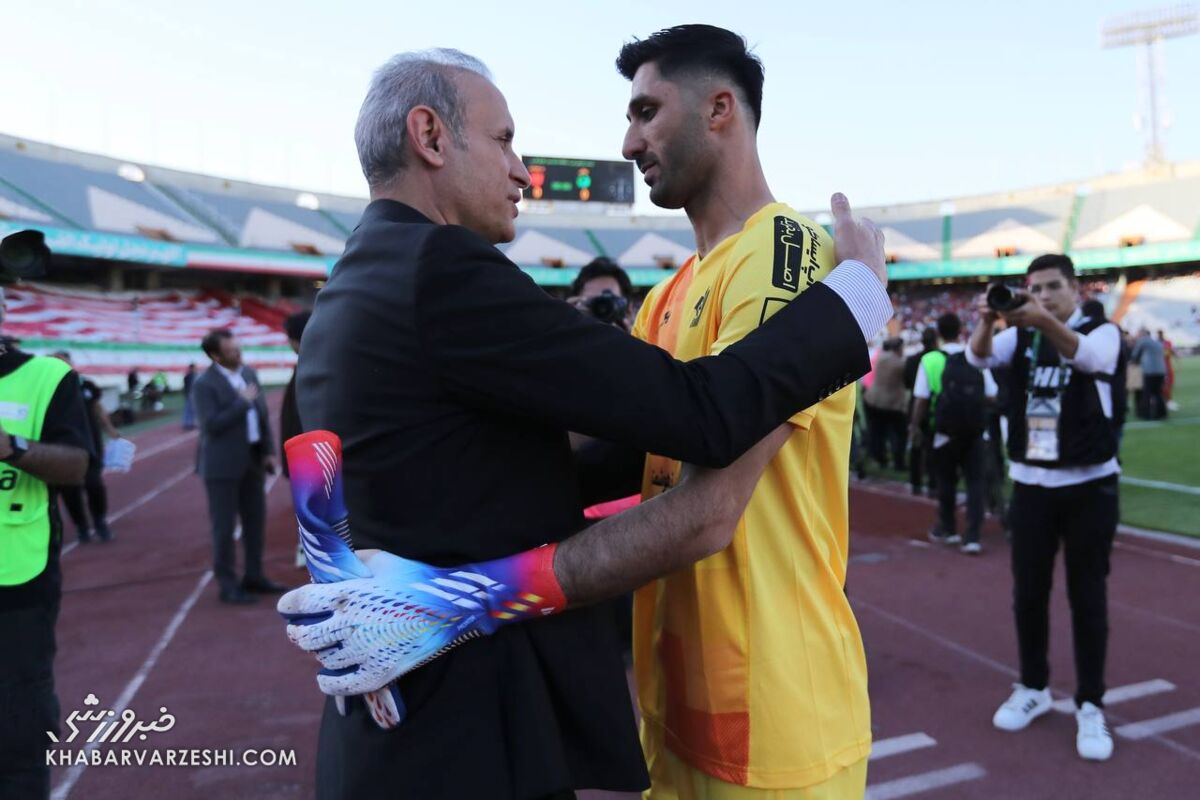 عکس| برادر گلر سابق استقلال تایید کرد/ مظاهری پرسپولیسی شد!