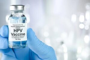 HPV در ایران؛ نقش واکسیناسیون در پیشگیری از شیوع ویروس/ واکسن خارجی بزنیم یا ایرانی؟/ قیمت واکسن‌ها